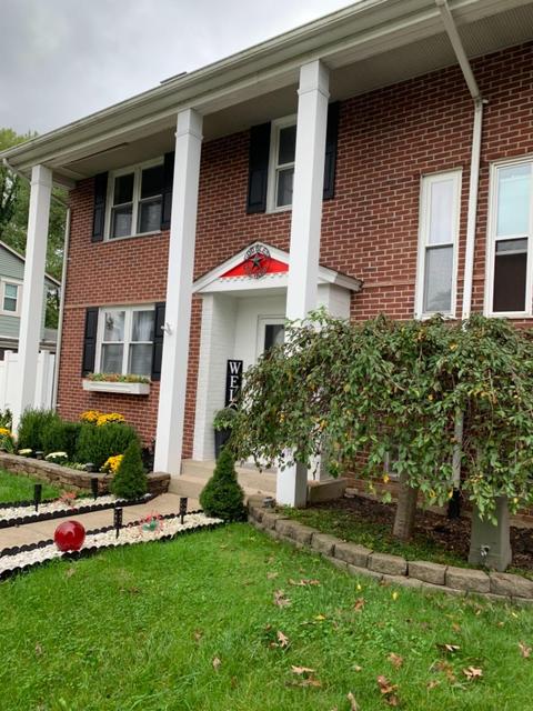 19 Brompton Ln, Greenhills, OH 45218 photo 2