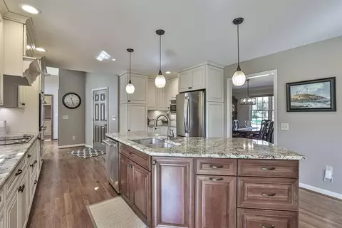 5577 Samstone Ct, Blue Ash, OH 45242 photo 11