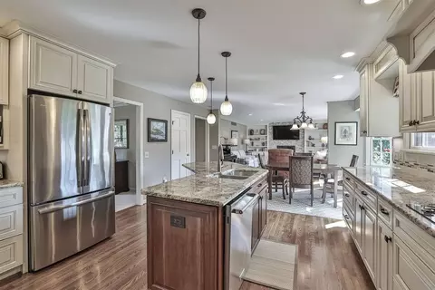 5577 Samstone Ct, Blue Ash, OH 45242 photo 10