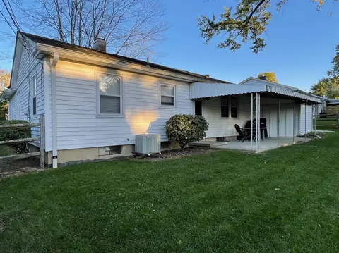 106 Junedale Dr, Greenhills, OH 45218 photo 3
