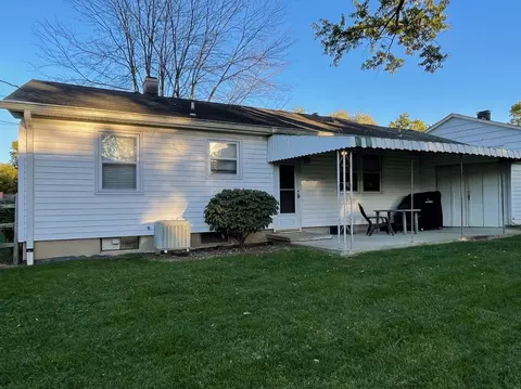 106 Junedale Dr, Greenhills, OH 45218 photo 2