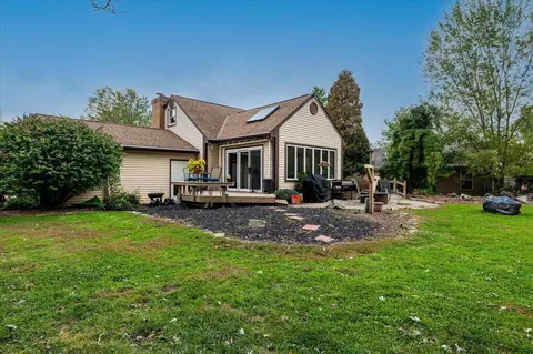 8292 Forest Rd, Cincinnati, OH 45255 photo 2