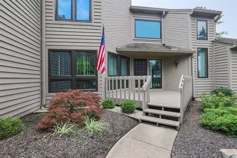 7 Heritage Rd, Blue Ash, OH 45241 photo 3
