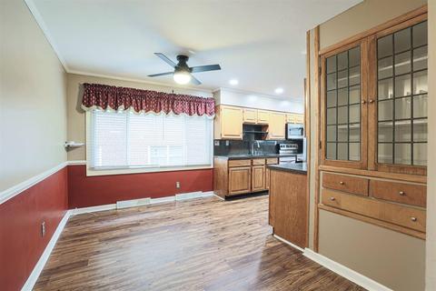 54 Hamlin Dr, Greenhills, OH 45218 photo 6