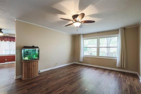 54 Hamlin Dr, Greenhills, OH 45218 photo 4