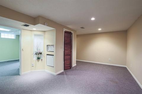 54 Hamlin Dr, Greenhills, OH 45218 photo 17