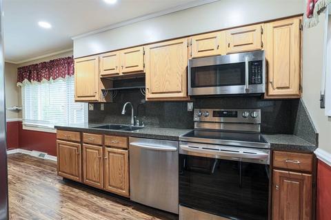 54 Hamlin Dr, Greenhills, OH 45218 photo 9