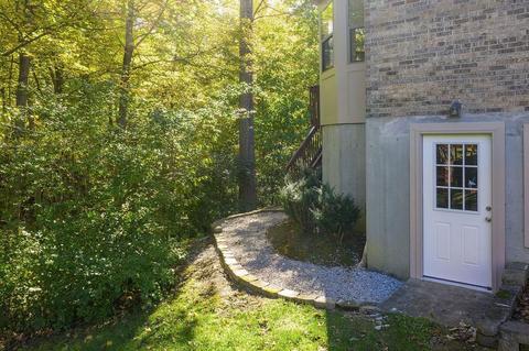 882 Castlebay Dr, Cincinnati, OH 45245 photo 3