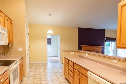 4231 Silver Streak Dr, Cincinnati, OH 45245 photo 6