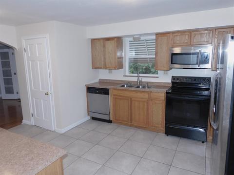 3957 Harmar Ct, Cincinnati, OH 45211 photo 15