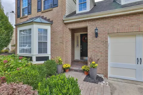 6089 Winnetka Dr, Cincinnati, OH 45236 photo 3
