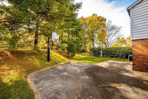 9621 Leebrook Dr, Cincinnati, OH 45231 photo 3