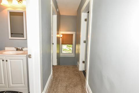 Undisclosed, Cincinnati, OH 45205 photo 15