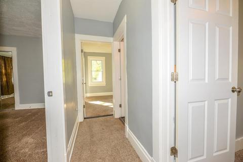 Undisclosed, Cincinnati, OH 45205 photo 14