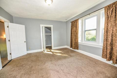 Undisclosed, Cincinnati, OH 45205 photo 18