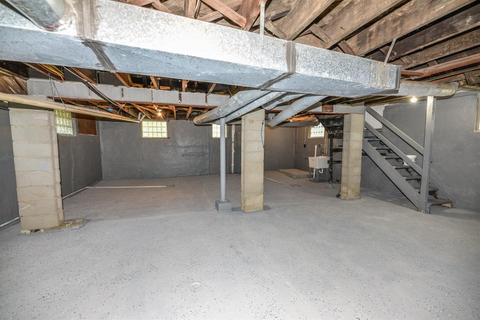 Undisclosed, Cincinnati, OH 45205 photo 11