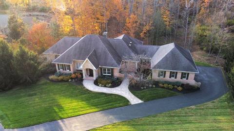345 Summer View Dr, Cincinnati, OH 45255 photo 2