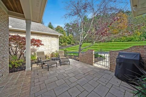 345 Summer View Dr, Cincinnati, OH 45255 photo 4