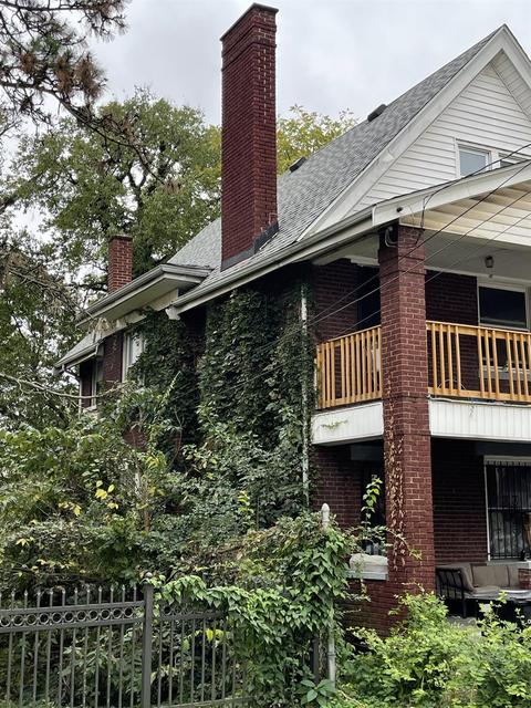 557 Maple Ave, Cincinnati, OH 45229 photo 2