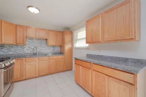 858 Glasgow Dr, Cincinnati, OH 45240 photo 3