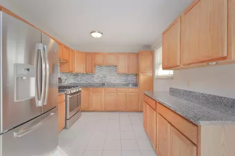 858 Glasgow Dr, Cincinnati, OH 45240 photo 2