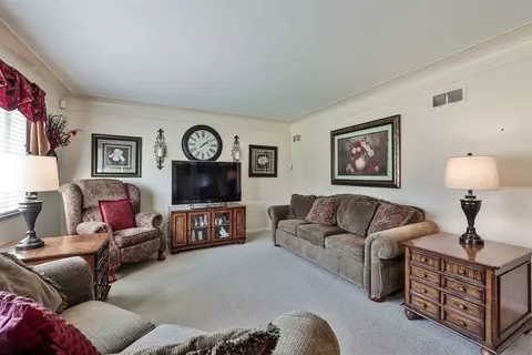8793 Mockingbird Ln, Cincinnati, OH 45231 photo 3