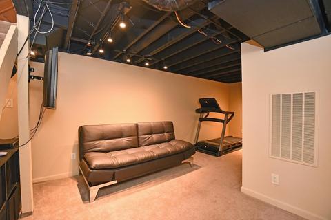 8575 Cavalier Dr, Cincinnati, OH 45231 photo 17