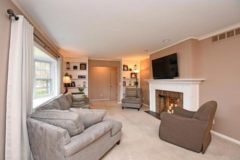 8575 Cavalier Dr, Cincinnati, OH 45231 photo 3