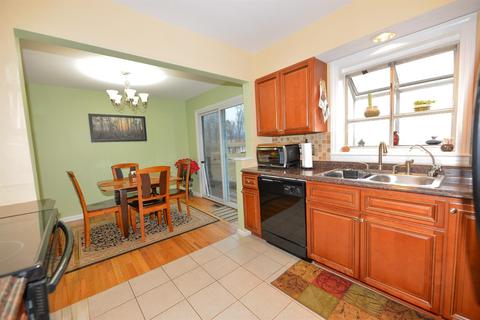 4392 Aicholtz Rd, Cincinnati, OH 45245 photo 9