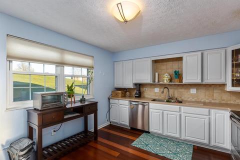 462 Maple Circle Dr, Cincinnati, OH 45246 photo 8
