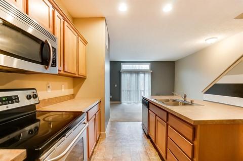 2404 Bluffcrest Ln, Cincinnati, OH 45238 photo 9