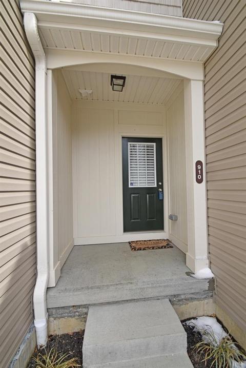 910 Misty Stream Dr, Cincinnati, OH 45231 photo 4
