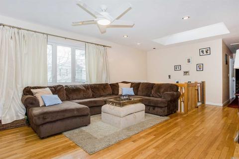 577 Blossomhill Ln, Cincinnati, OH 45224 photo 5