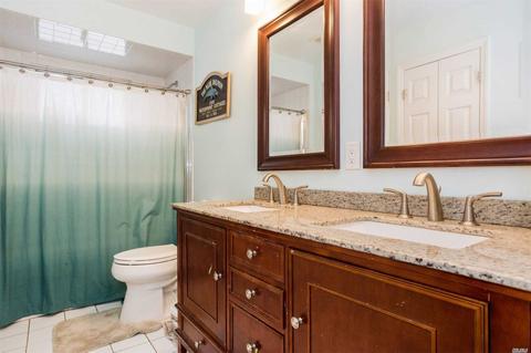 577 Blossomhill Ln, Cincinnati, OH 45224 photo 13