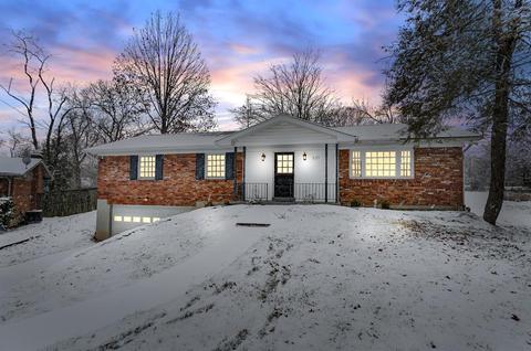 577 Blossomhill Ln, Cincinnati, OH 45224 photo 3