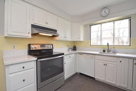 3127 Geyer Woods Ln, Cincinnati, OH 45211 photo 13