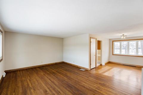 49 Hadley Rd, Greenhills, OH 45218 photo 4