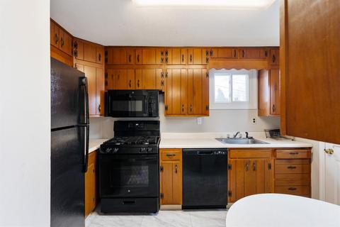 49 Hadley Rd, Greenhills, OH 45218 photo 9