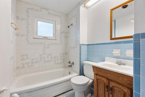 49 Hadley Rd, Greenhills, OH 45218 photo 22