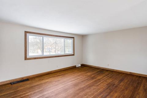 49 Hadley Rd, Greenhills, OH 45218 photo 6