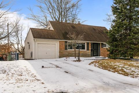 49 Hadley Rd, Greenhills, OH 45218 photo 2