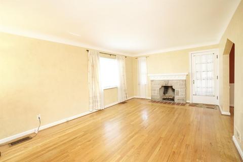 3142 Pershing Ct, Cincinnati, OH 45211 photo 4