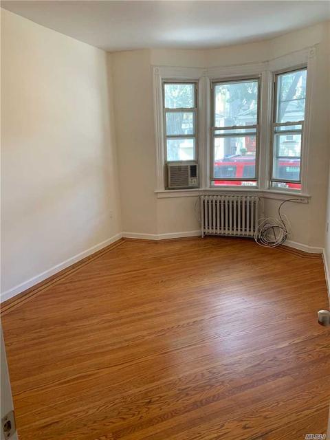 818 Dunore Rd, Cincinnati, OH 45220 photo 3