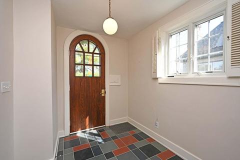 739 Avon Fields Ln, Cincinnati, OH 45229 photo 4