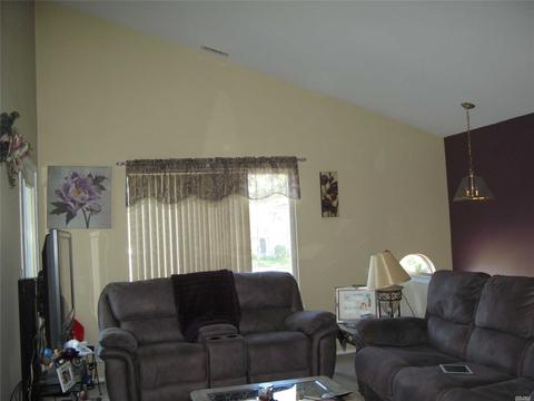 427 Bourbon St, Blanchester, OH 45107 photo 2