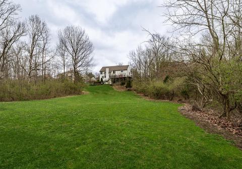 587 Ridgestone Dr, Cincinnati, OH 45255 photo 3