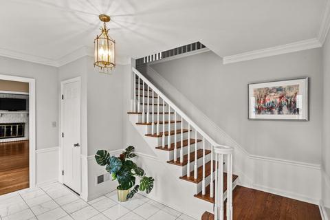 6882 Drake Rd, Cincinnati, OH 45243 photo 3