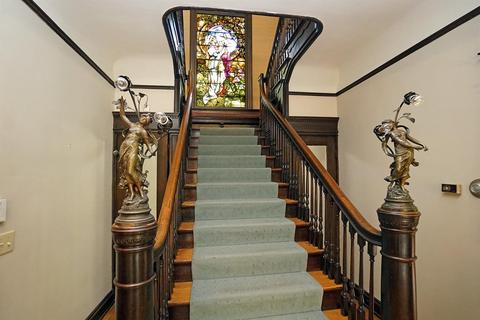 1826 Madison Rd, Cincinnati, OH 45206 photo 3