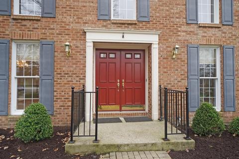 4283 Peppermill Ln, Blue Ash, OH 45242 photo 2
