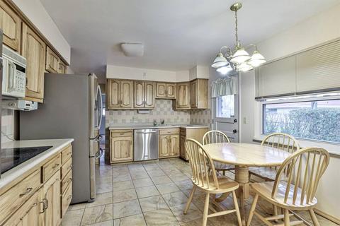 8878 Cavalier Dr, Cincinnati, OH 45231 photo 12
